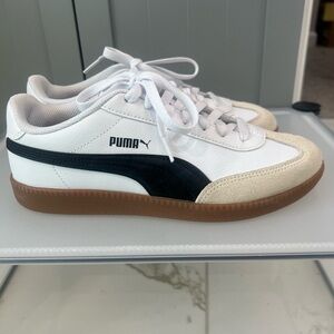 Puma White,Black, and Tan Sneakers